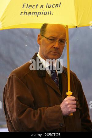 Photo du 22/03/10 du député du Parti national écossais John Swinney au Ballinluig Motorgrill sur l'A9 alors qu'il lance la campagne SNP "Fair Fuel". L'ancien vice-premier ministre écossais John Swinney a été confirmé comme le nouveau chef du SNP - sans aucun autre candidat possible se présentant pour le défier pour le poste. Date d'émission : lundi 6 mai 2024. Banque D'Images