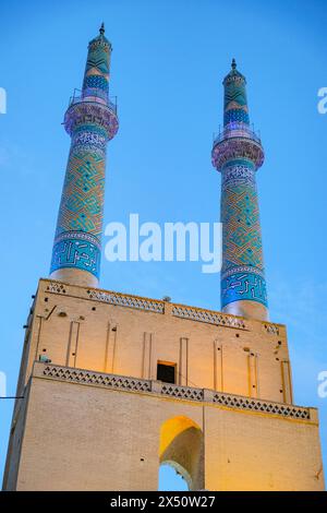 Yazd, Iran - 25 mars 2024 : la mosquée Jameh de Yazd est une mosquée située à Yazd, en Iran. Banque D'Images