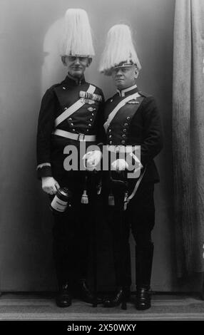 Deux soldats allemands de la première Guerre mondiale dans un studio de photographie de Nuremberg. Banque D'Images