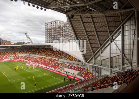 Vue en hauteur depuis le haut des stands. Brentford Community Stadium, Brentford, Royaume-Uni. Architecte : AFL Architects, 2020. Banque D'Images