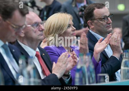 Berlin, Deutschland 06. - 08. Mai 2024 : 36. Parteitag der CDU Deutschlands Im Bild : v.Li. Hendrik Wüst Ministerpräsident des Landes Nordrhein-Westfalen, Reiner Haseloff, Ministerpräsident des Landes Sachsen-Anhalt CDU, Julia Klöckner CDU, Jens Spahn CDU applaudieren *** Berlin, Allemagne 06 08 mai 2024 36 Congrès du Parti de la CDU Allemagne en photo de gauche Hendrik Wüst Ministre Président de Rhénanie du Nord-Westphalie , Reiner Haseloff, ministre Présidente de la CDU de Saxe-Anhalt , Julia Klöckner CDU , Jens Spahn CDU applaudissant Copyright : xFotostandx/xReuhlx Banque D'Images