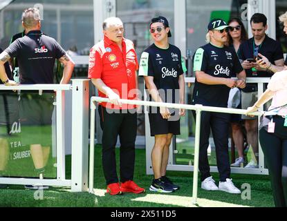 Frederic Vasseur (FRA, Scuderia Ferrari), #24 Guanyu Zhou (CHN, Stake F1 Team Kick Sauber), Grand Prix F1 de Miami à Miami International Autodrome le 2 mai 2024 à Miami Gardens, États-Unis d'Amérique. (Photo de HOCH Zwei) Banque D'Images