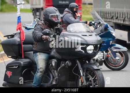 Une ramification du groupe de motards pro-Poutine russe Night Wolves à un arrêt dans une station-service près de Cestlice, en République tchèque, le 6 mai 2024. (CTK photo/animal Banque D'Images