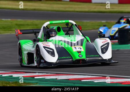 John MacLeod, RSR, 2024 Hagerty radical Cup UK, un championnat monomarque avec tous les pilotes pilotant des radicaux SR1 (1340cc 188CH) ou SR3 (1340cc) Banque D'Images