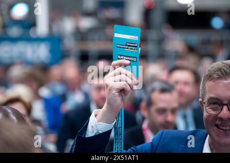 36. Bundesparteitag der CDU Deutschland 2024 Symbolbilder Stimmkarte, Wahlen beim 36. Bundesparteitag der CDU Deutschland 2024 Berlin Berlin Deutschland *** 36 Conférence fédérale du Parti de la CDU Allemagne 2024 symboles images carte de vote, élections à la Conférence fédérale du Parti de la CDU Allemagne 36 2024 Berlin Allemagne Banque D'Images