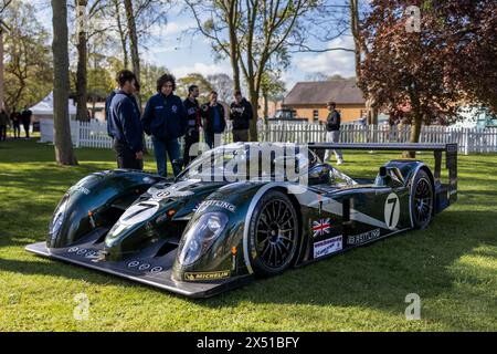 2003 Bentley Speed 8, exposé au April Scramble qui s'est tenu au Bicester Heritage Centre le 21 avril 2024. Banque D'Images