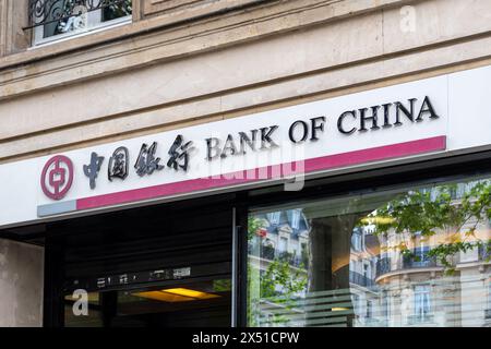 Enseigne et logo d'un bureau de la Banque de Chine (succursale de Paris, France). Bank of China Limited (BOC) est l'une des quatre principales banques commerciales publiques chinoises Banque D'Images