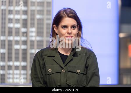 Son Altesse Royale la Princesse Béatrice de York illumine l'Empire State Building à New York le 6 mai 2024 en partenariat avec Outward Bound pour recueillir des fonds pour le programme d'éducation Banque D'Images