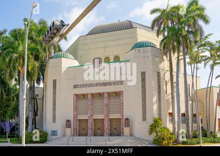 Miami, Floride - 3 avril 2024 : le Temple Emanu-El est une congrégation égalitaire traditionnelle de Miami Beach et est considérée comme l'une des plus belles Banque D'Images