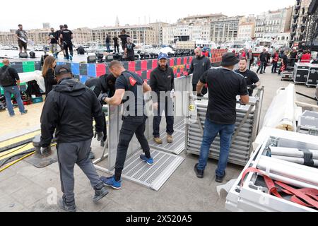 Marseille, France. 06 mai 2024. © PHOTOPQR/LA PROVENCE/PENNANT Franck ; Marseille ; 06/05/2024 ; visite du montage des installations et du ponton qui joue lors des festivités de l'arrivée de la flamme olympique avec le Belem, le 8 mai à Marseille. Marseille, France, 6 mai 2024 visite de l’assemblage des installations et du ponton qui seront utilisés lors des festivités de l’arrivée de la flamme olympique pour les jeux olympiques de Paris avec le Belem Credit : MAXPPP/Alamy Live News Banque D'Images