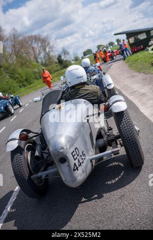 Voitures anciennes à toit ouvert participant aux essais de vitesse V.S.C.C. Curborough, Curborough Sprint course, Lichfield, Angleterre, Royaume-Uni. Banque D'Images