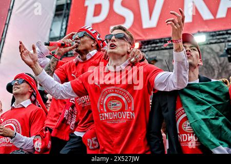 Eindhoven, pays-Bas. 06 mai 2024. EINDHOVEN, 06-05-2024, Philips Stadium, football néerlandais Eredivisie saison 2023/2024, PSV honoré pour le championnat de football Eredivisie saison 2023/2024, Guus Til crédit : Pro Shots/Alamy Live News Banque D'Images