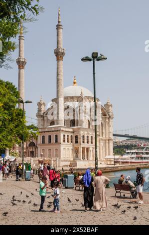 Mosquée de Ortaköy — beauté par le Bosphore Banque D'Images