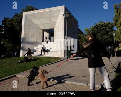 Monument à la Constitution de 1978. Compris comme un tesseract, son auteur est l'architecte Miguel Ángel Ruiz Larrea. Madrid 6 mai 2024. Espagne Banque D'Images