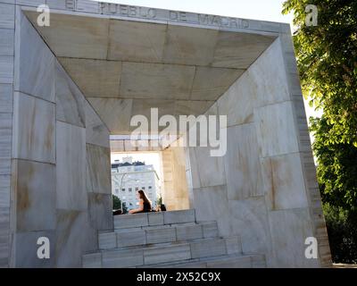 Monument à la Constitution de 1978. Compris comme un tesseract, son auteur est l'architecte Miguel Ángel Ruiz Larrea. Madrid 6 mai 2024. Espagne Banque D'Images