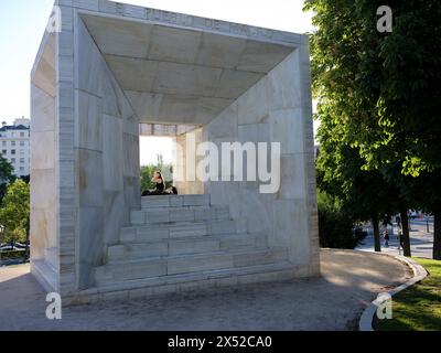 Monument à la Constitution de 1978. Compris comme un tesseract, son auteur est l'architecte Miguel Ángel Ruiz Larrea. Madrid 6 mai 2024. Espagne Banque D'Images