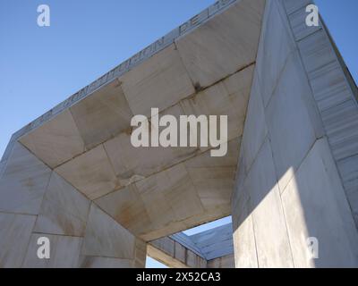 Monument à la Constitution de 1978. Compris comme un tesseract, son auteur est l'architecte Miguel Ángel Ruiz Larrea. Madrid 6 mai 2024. Espagne Banque D'Images