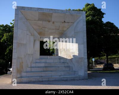 Monument à la Constitution de 1978. Compris comme un tesseract, son auteur est l'architecte Miguel Ángel Ruiz Larrea. Madrid 6 mai 2024. Espagne Banque D'Images