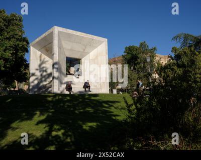 Monument à la Constitution de 1978. Compris comme un tesseract, son auteur est l'architecte Miguel Ángel Ruiz Larrea. Madrid 6 mai 2024. Espagne Banque D'Images