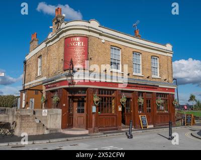 The Angel public House sur Bermondsey Wall East, à côté de la Tamise, Londres SE16 4NB Banque D'Images