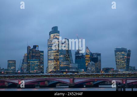 Ville de Londres, skyline du soir à l'heure de Noël, Londres, Royaume-Uni Banque D'Images