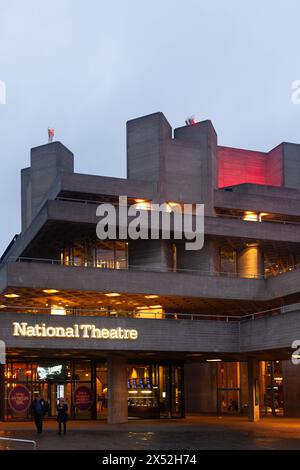 Soirée au National Theatre, Southbank, Londres, Royaume-Uni Banque D'Images