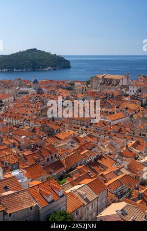 Dubrovnik vu des murs de la vieille ville, août. Banque D'Images