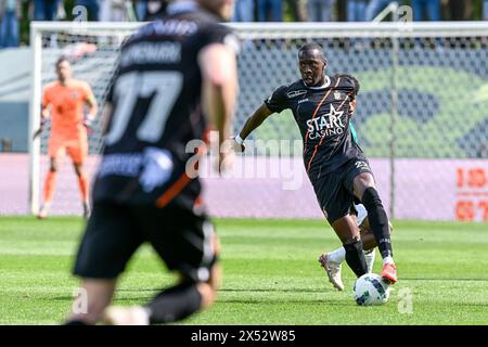 Souleymane Anne (22 ans) de KMSK Deinze photographié lors d'un match de football entre SK Lommel et KMSK Deinze dans les demi-finales de promotion - troisième manche de la saison Challenger Pro League 2023-2024 , le dimanche 5 mai 2024 à Lommel , Belgique . PHOTO SPORTPIX | Stijn Audooren Banque D'Images