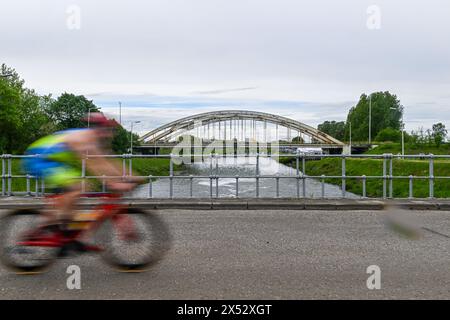 Viersel, Belgique. 04 mai 2024. Course de vélo photographiée lors d'un Triatlon à Viersel, le samedi 4 mai 2024 à Viersel, Belgique . Crédit : Sportpix/Alamy Live News Banque D'Images