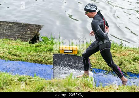 Viersel, Belgique. 04 mai 2024. Combinaison d'ouverture photographiée lors d'un Triatlon à Viersel, le samedi 4 mai 2024 à Viersel, Belgique . Crédit : Sportpix/Alamy Live News Banque D'Images