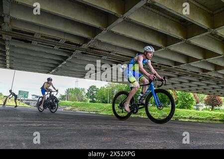 Viersel, Belgique. 04 mai 2024. Course de vélo photographiée lors d'un Triatlon à Viersel, le samedi 4 mai 2024 à Viersel, Belgique . Crédit : Sportpix/Alamy Live News Banque D'Images