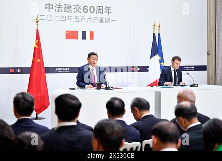 Paris, France. 6 mai 2024. Le président chinois Xi Jinping et son homologue français, Emmanuel Macron, rencontrent conjointement la presse à Paris, France, le 6 mai 2024. Crédit : Yin Bogu/Xinhua/Alamy Live News Banque D'Images