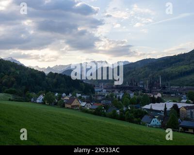 La sidérurgie Voestalpine dans le district de Donawitz, connue pour la première application du procédé Linz-Donawitz pour la production d'acier, Leoben, Styrie Banque D'Images