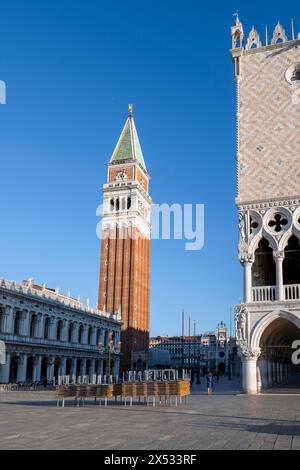 Palais des Doges et Campanile Campanile à Piazetta San Marco, place Saint-Marc, Venise, Vénétie, Italie Banque D'Images