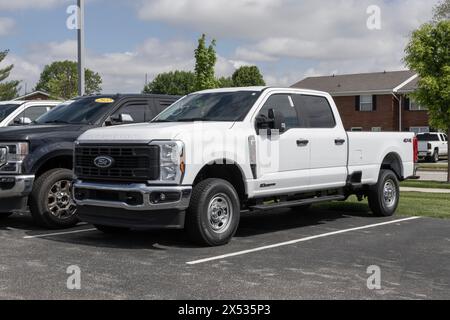 Kokomo - 5 mai 2024 : Ford F-350 XLT SRW 4X4 cabine multiplace. La Ford F350 est disponible en version classique ou Supercrew. MY:2024 Banque D'Images