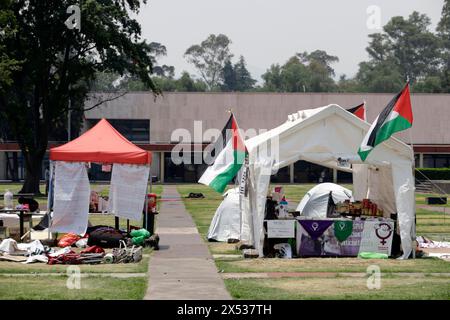 Mexico, Mexique. 06 mai 2024. Les étudiants de l'Universidad Autonoma de Mexico (UNAM), restent en grève dans une tente installée sur l'esplanade du Rectorat de l'Université, exigeant la fin du génocide contre le peuple palestinien et la rupture des relations avec l'Etat d'Israël. Le 6 mai 2024 à Mexico, mexique. (Photo de Luis Barron/ crédit : Eyepix Group/Alamy Live News Banque D'Images