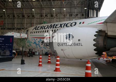 Mexico, Mexique. 06 mai 2024. Un avion Aeromexico est vu lors de l'annonce que la compagnie aérienne mexicaine Aeromexico parrainera le Comité olympique mexicain. Le 6 mai 2024 à Mexico, Mexique. (Photo de Rick Cruz/Eyepix Group/SIPA USA) crédit : SIPA USA/Alamy Live News Banque D'Images