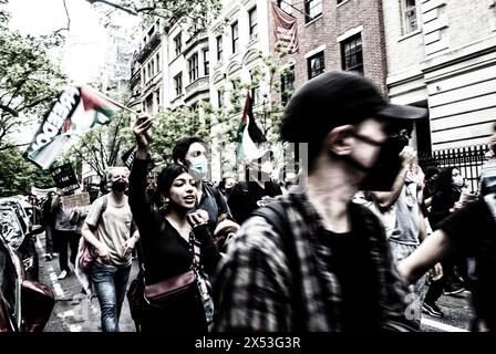 New York, États-Unis. 06 mai 2024. 6 mai 2024, New York City, New York, U. S : marche pro palestinienne au GALA du met'ropolitan Museum of Art. (Crédit image : © Billy Tompkins/ZUMA Press Wire) USAGE ÉDITORIAL SEULEMENT! Non destiné à UN USAGE commercial ! Crédit : ZUMA Press, Inc/Alamy Live News Banque D'Images