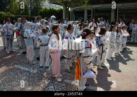 Abano Street Carnival, événement en direct avec défilés de carnaval, musique, danse et divertissement pour tous les âges. NASA et espace Banque D'Images
