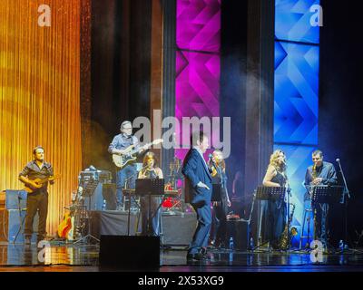 Concert de musique - MASSIMO RANIERI - TUTTI i SOGNI ANCORA IN VOLO TOUR 2024 Massimo RANIERI pendant MASSIMO RANIERI - TUTTI i SOGNI ANCORA IN VOLO TOUR 2024 , concert de musique à Vérone, Italie, mai 2024 Verona Teatro Filarmonico Italie Copyright : xMariaxCristinaxNapolitanox/xLiveMediax LPM 1340701 Banque D'Images