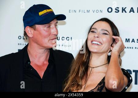 Oliver Masucci und Bella Dayne BEI der Premiere des Kinofilms Bad Director im CineNova. Köln, 06.05.2024 *** Oliver Masucci et Bella Dayne à la première du film Bad Director au CineNova Cologne, 06 05 2024 Foto:XR.xSchmiegeltx/xFuturexImagex Director 4526 Banque D'Images