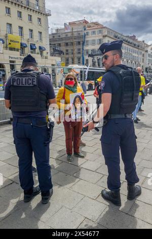 Marseille, France. 06 mai 2024. Des manifestants protestent contre la visite du président chinois Xi Jing PIN en France à Marseille, France, le 6 mai 2024. Photo de Laurent Coust/ABACAPRESS. COM Credit : Abaca Press/Alamy Live News Banque D'Images