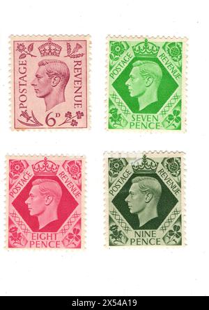 Montage de timbres-poste du roi George VI de la menthe de Grande-Bretagne sur fond blanc. Banque D'Images