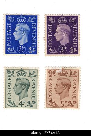 Montage de timbres-poste du roi George VI de la menthe de Grande-Bretagne sur fond blanc. Banque D'Images