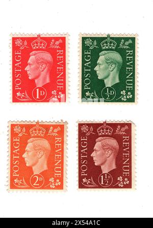 Montage de timbres-poste du roi George VI de la menthe de Grande-Bretagne sur fond blanc. Banque D'Images