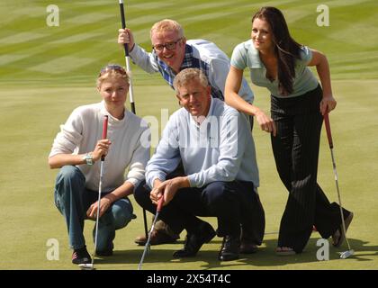 Chris Evans, Jodie Kidd, Kirsty Gallagher et Colin Montgomery photographiés lors du lancement du tournoi Allstar Celebrity Golf au Celtic Manor Resort, Newport. Banque D'Images