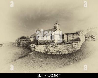 L'image est de chaume Manx Cottages dans le hameau de Cregneash au sud-est de l'île de Man. Les chalets sont souvent utilisés pour les téléviseurs d'époque Banque D'Images