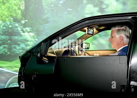 Roi Philippe - Filip de Belgique photographié lors d'une visite royale au centre technique Toyota, à Zaventem, mardi 07 mai 2024. Ce centre abrite les services de recherche et développement, d'achat et de fabrication, de conception et d'ingénierie de Toyota Motor Europe, y compris une piste d'essai de pointe inaugurée en 2011. Ce centre est, entre autres, chargé de renforcer la position du constructeur automobile japonais dans le domaine de l’hydrogène vert et la durabilité de ses modèles européens. Cette visite s’inscrit dans le cadre du 60e anniversaire de l’Association Belgique-Japon, le Belgi Banque D'Images