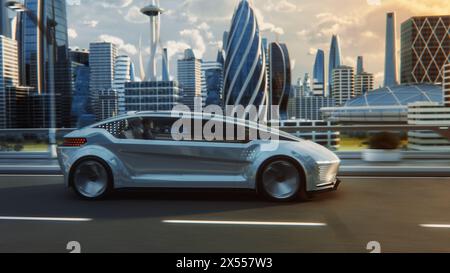 Concept futuriste : élégant homme d'affaires japonais roulant sur la banquette arrière d'une voiture électrique autonome à zéro émission. Il roule sur l'autoroute dans la ville du futur. Banque D'Images