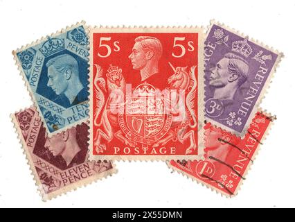 Montage de timbres-poste du roi George VI de Grande-Bretagne sur fond blanc. Banque D'Images